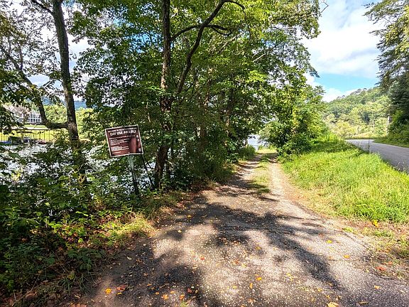4th image of 1565 Davis Rd