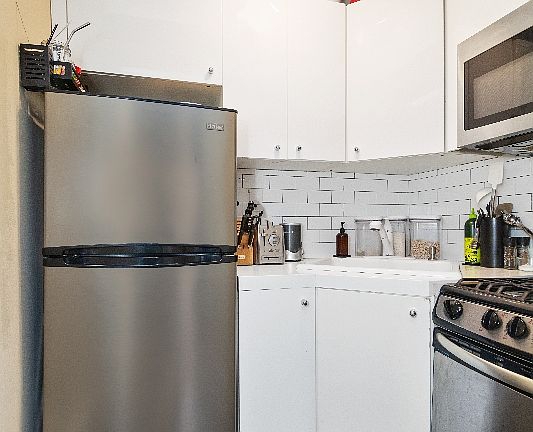 4th image of 22 E 13th St APT 3F