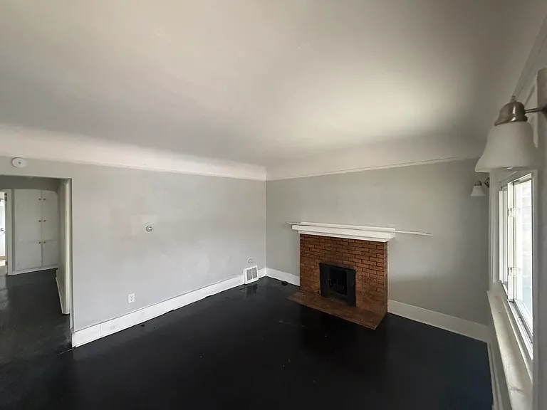 1445 Kearsley Park Blvd — Photo 2