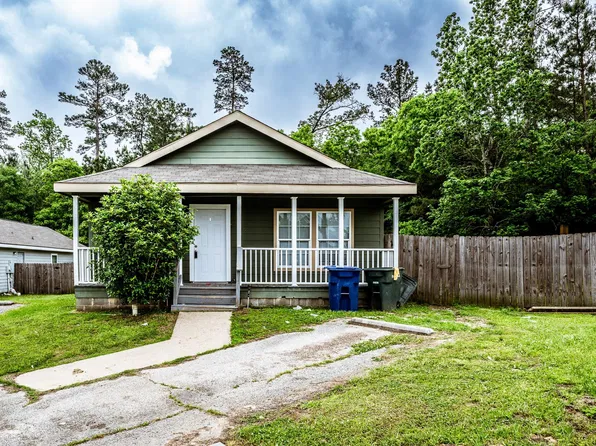 136 Varsity Dr, Huntsville, TX 77340
