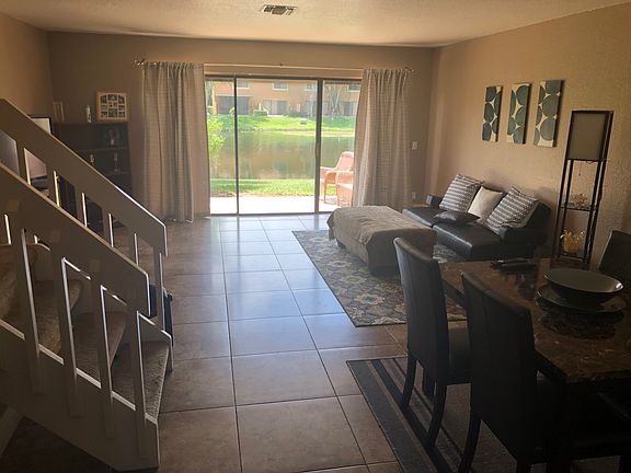 4th image of 3627 Carambola Cir N