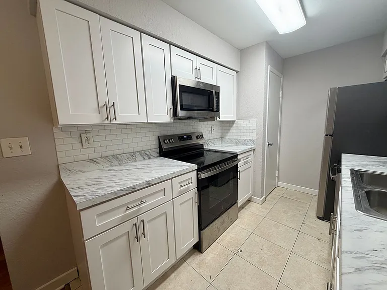 J Wyoming Apartments — Photo 4