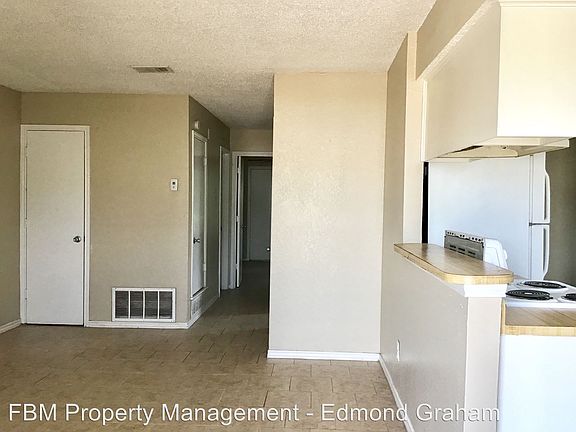 5th image of 310 Kings Way Dr APT D