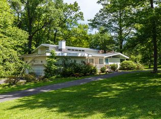 380 Lewelen Cir, Englewood, NJ 07631