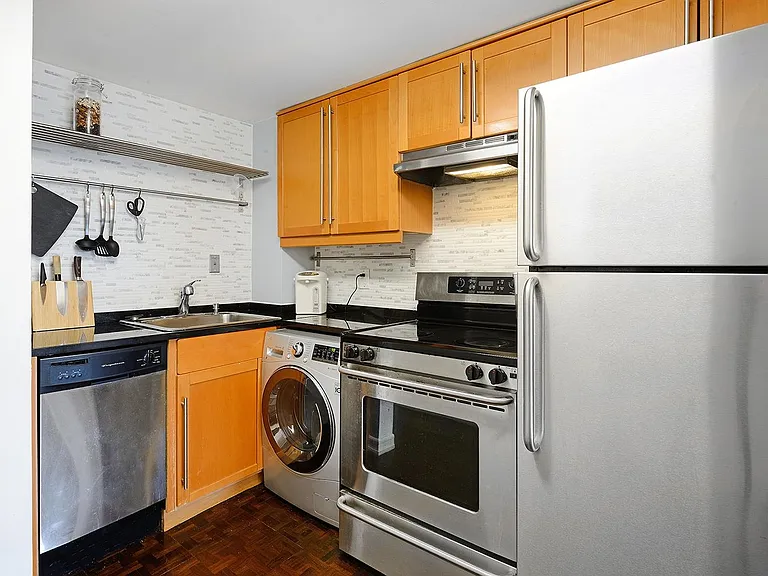 212 9th St #4B — Photo 3