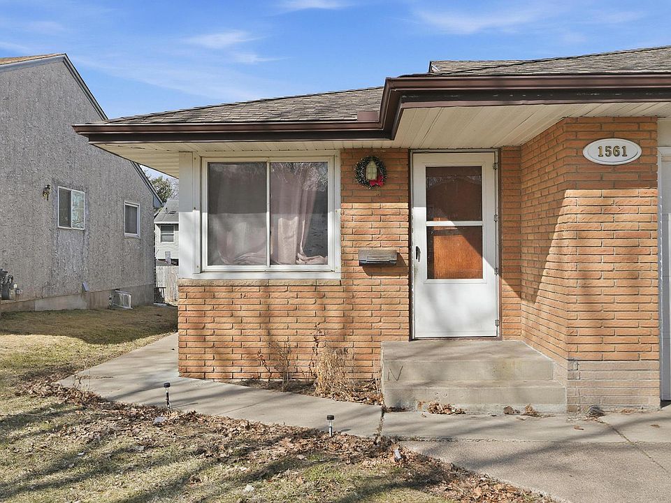 1st image of 1561 Clarence St
