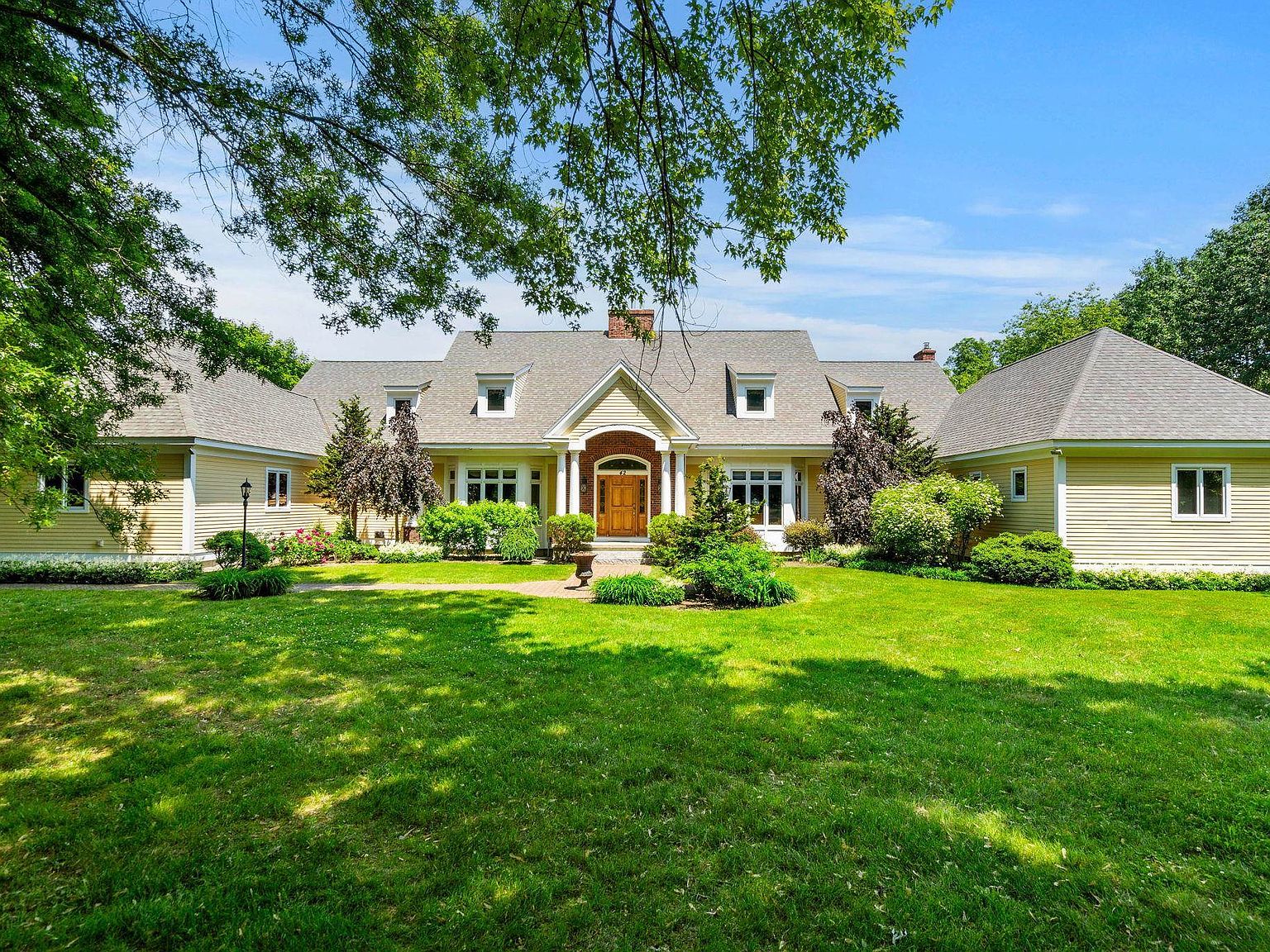 ぽんず　House on the hill 42 Pine Hill Road, Hollis, NH 03049 | Zillow