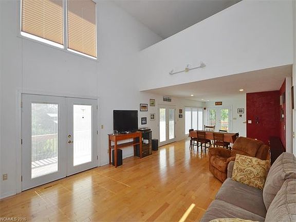 4th image of 70 Country Dr