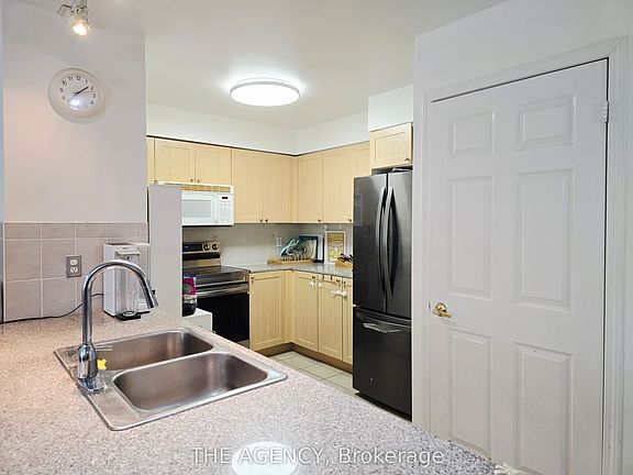 2nd image of 5940 Yonge St #207