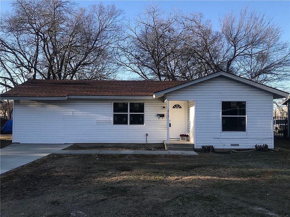 1st image of 613 Circle Dr