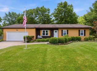 12161 Woodridge Dr, North Royalton, OH 44133