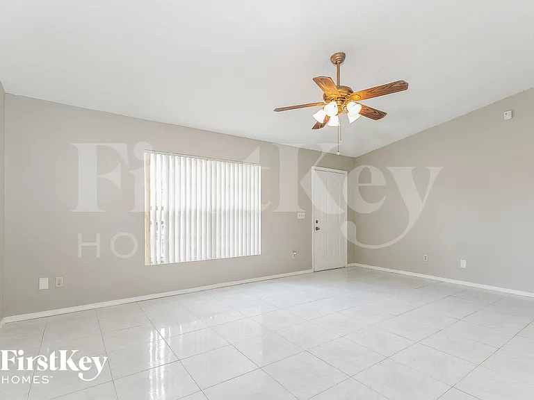 1420 Kissimmee Dr — Photo 3