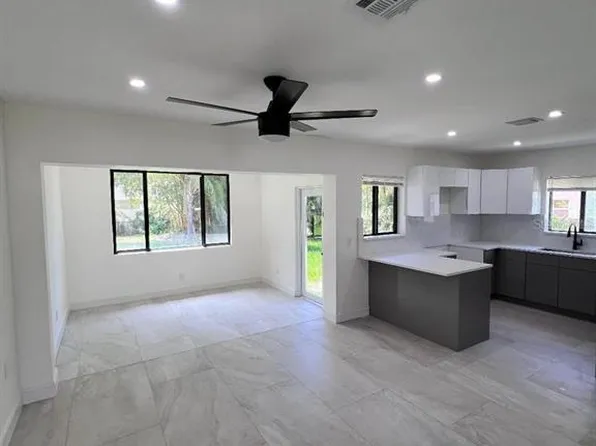 1718 BAYSHORE BOULEVARD, DUNEDIN, FL 34698