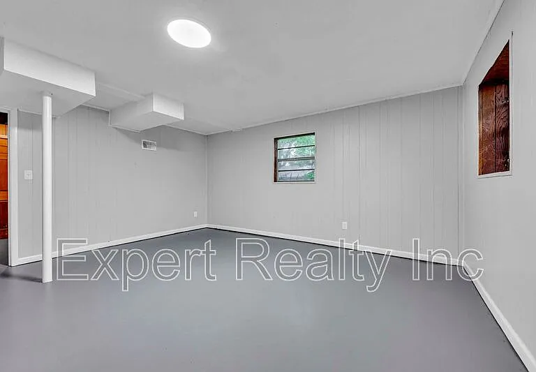 1256 15th St SW — Photo 9