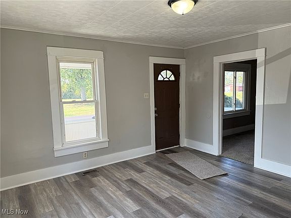 5th image of 2025 N Water Street Ext