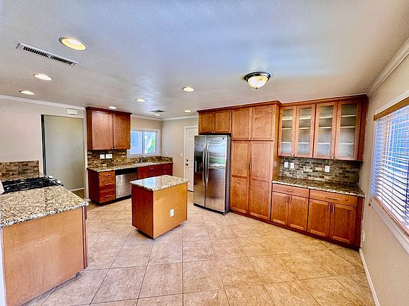 4th image of 8750 Celestine Ave