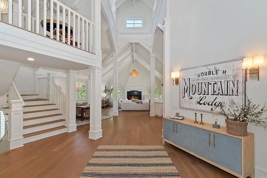 5 bed, 5.5 bath, 5100 sqft, $25,000 — Photo 1