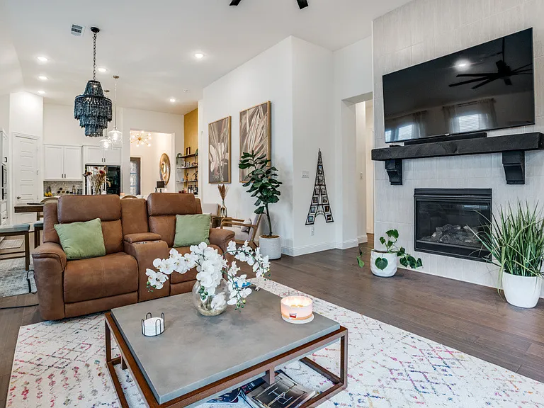 8205 Legacy Trl — Photo 6