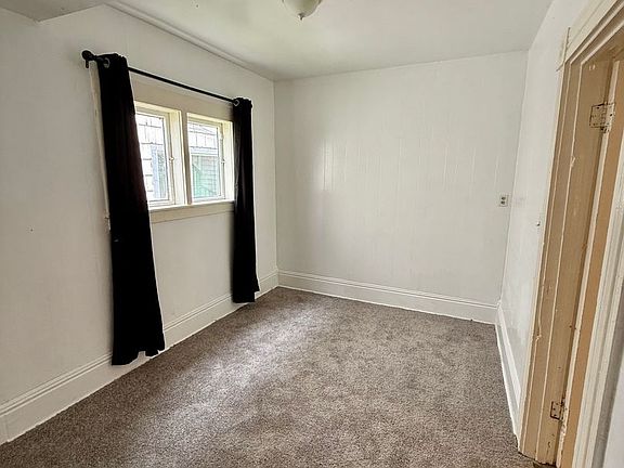 4th image of 617 W Market St APT 1