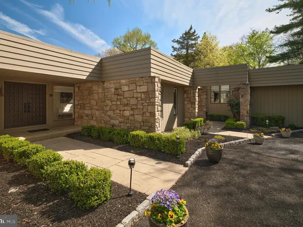 860 Dukes Dr, Yardley, PA 19067