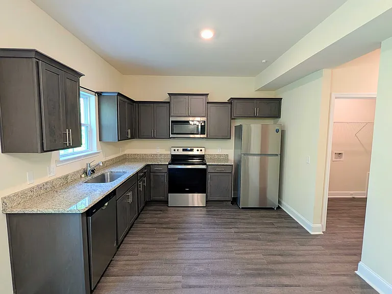 708 Mill Creek Cir — Photo 5