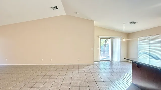 4 bedroom 2 bath single story for rent — Photo 4