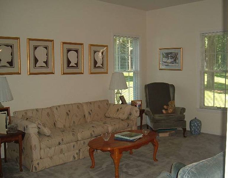 4th image of 844 GREENTHORNE Boulevard