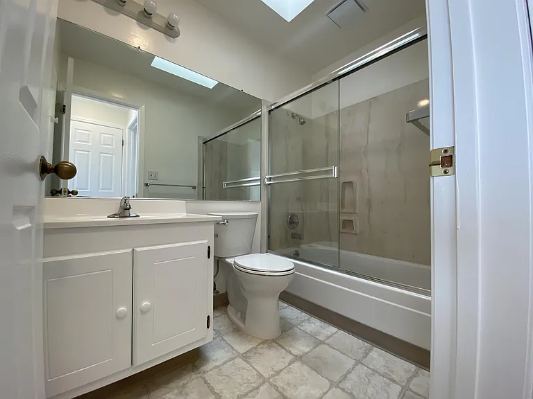 1117 Laguna Ave #5 — Photo 19