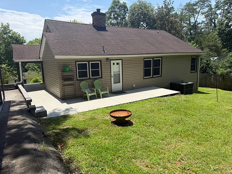 319 Beechwood Dr — Photo 2