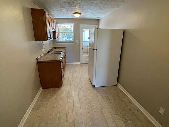 5th image of 5234 Lexington Ave #5234