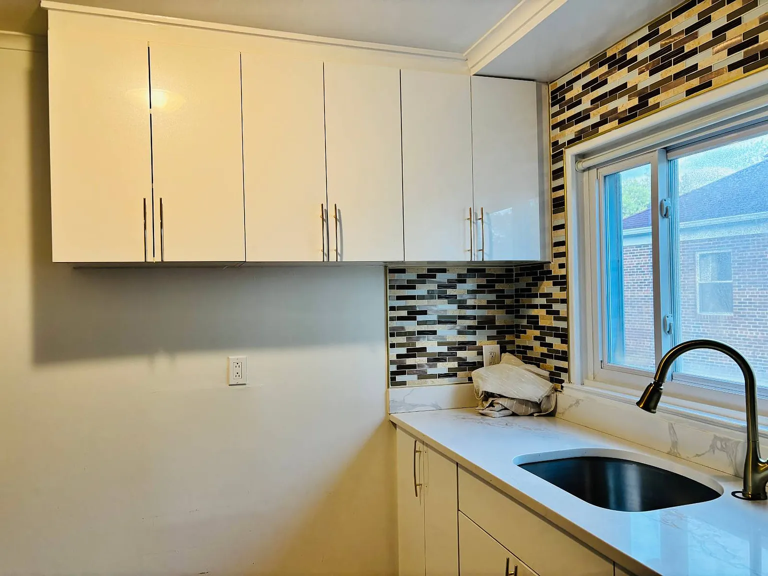 1 bed, 1.0 bath, 724 sqft, $2,000 — Photo 2