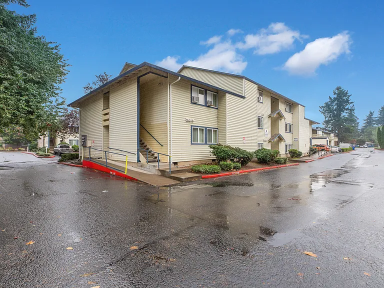East Park Place Apartments — Photo 14