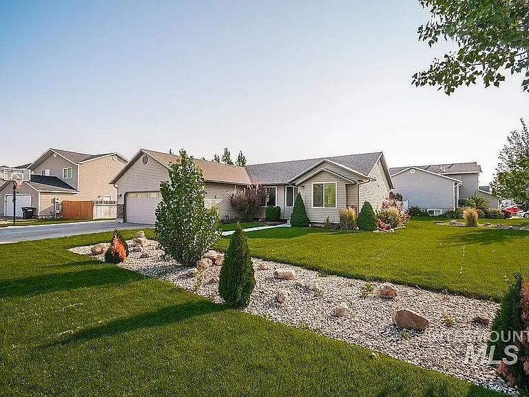 2221 S Frontier Dr — Photo 5