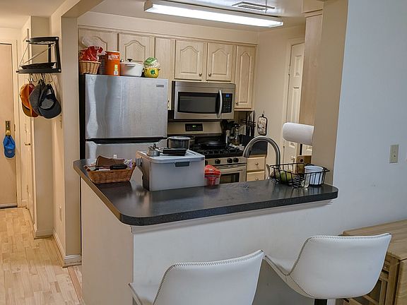 4th image of 4808 Moreland Ln #204