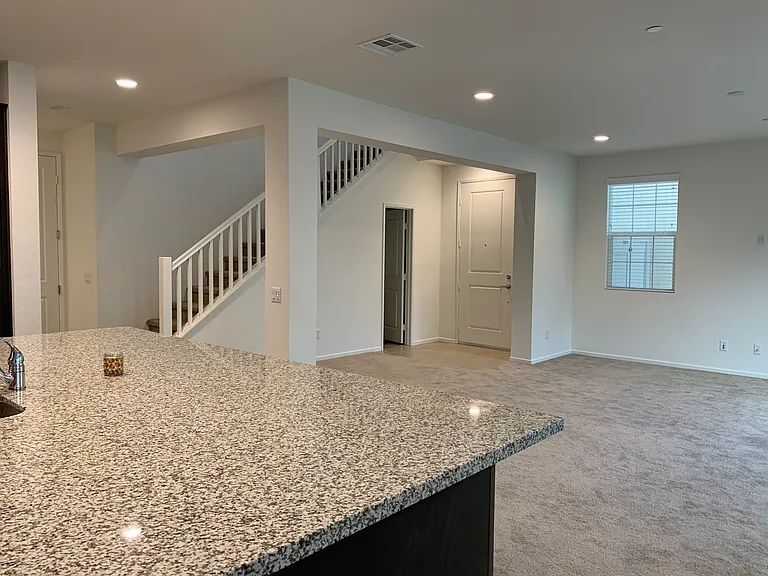 38505 Fairfield Hts — Photo 10