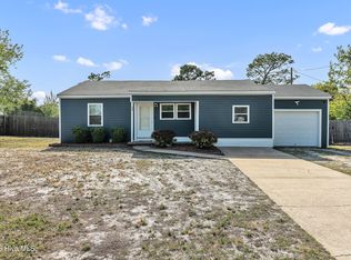 33 Riegel Dr, Hubert, NC 28539