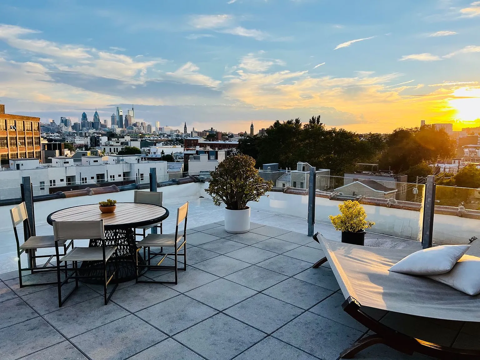 2 bed, 775 sqft, $3,995 — Photo 3