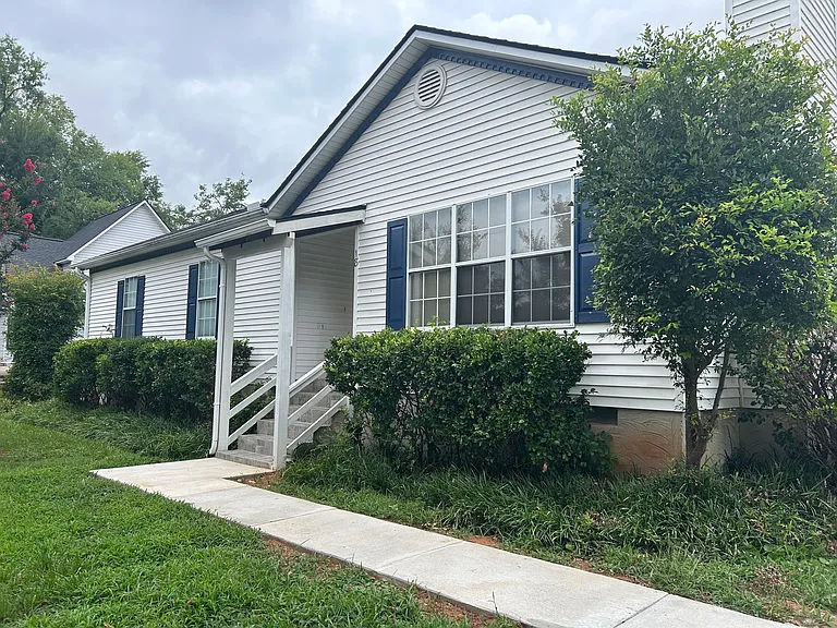 18 Warren Ct — Photo 2