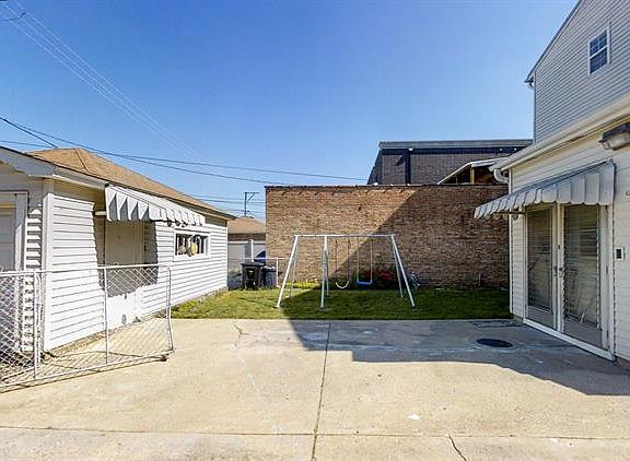 5th image of 3028 N Harlem Ave