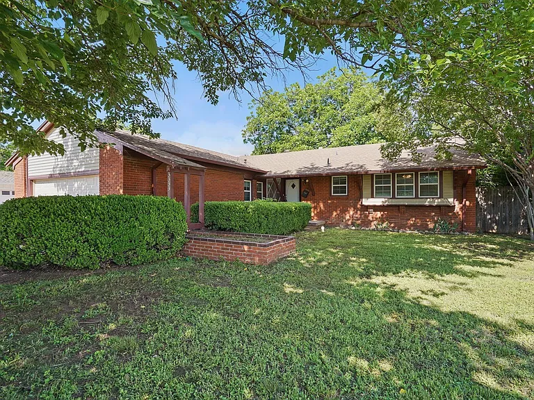3333 Sayles Blvd — Photo 3