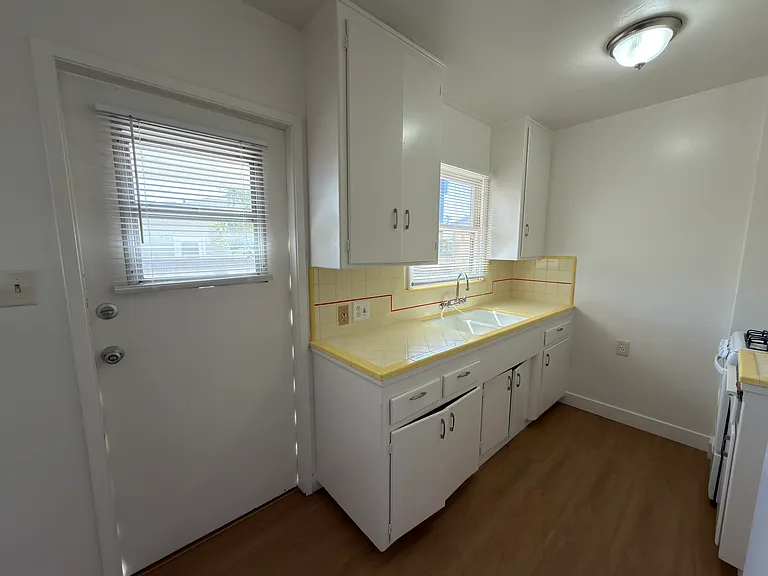 324 S Clark St #324 — Photo 7