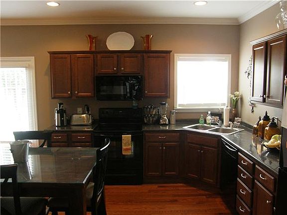 5th image of 4338 Whirlaway Dr
