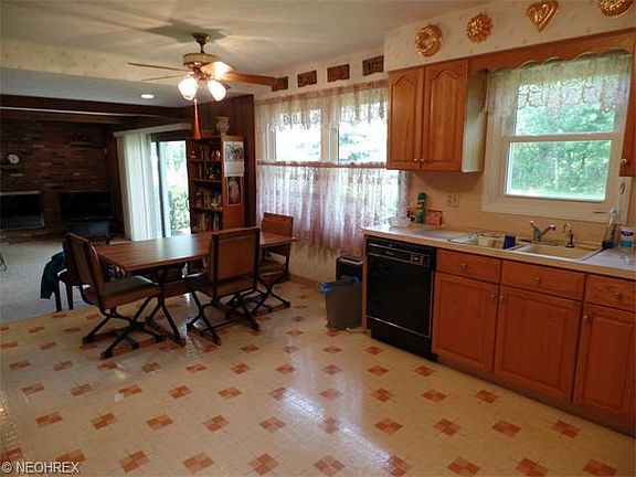 3rd image of 6783 Hickory Hill Dr