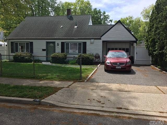 1st image of 18 Clover Ln