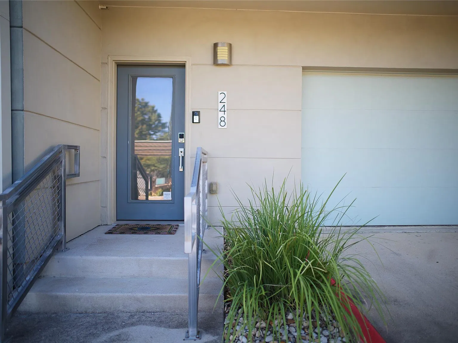 2 bed, 2.5 bath, 1800 sqft, $2,899 — Photo 2