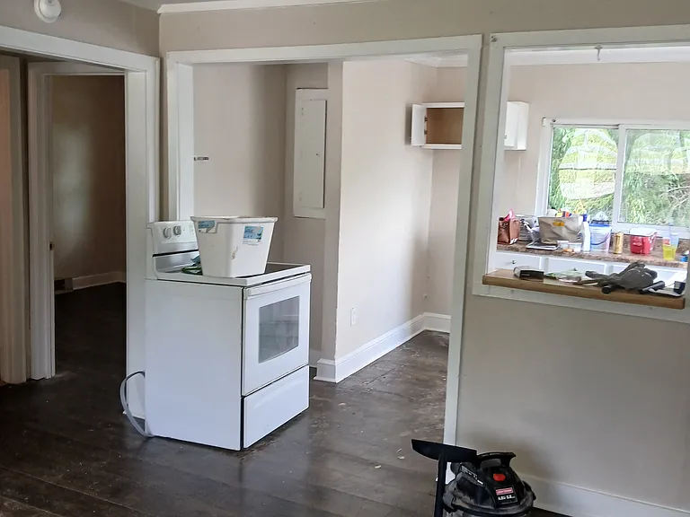 705 W H St — Photo 4