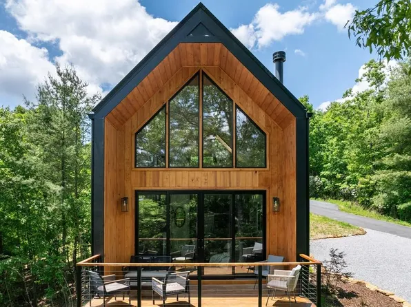 203 Brannon Ridge Rd, Young Harris, GA 30582