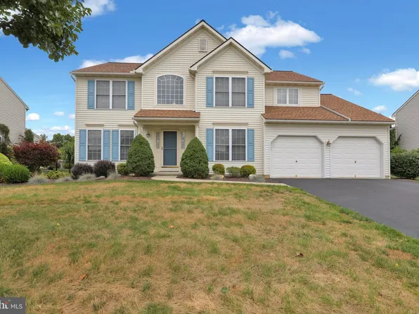 111 Running Creek Dr, Sinking Spring, PA 19608