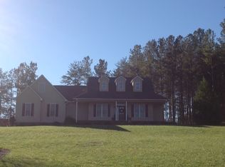 5227 Whitewater Dr, Hickory, NC 28601