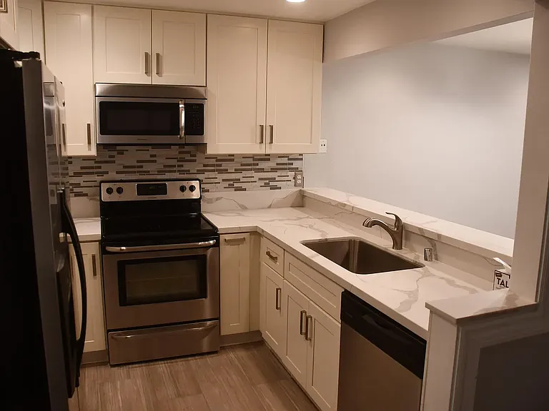 211 Compton Cir #B — Photo 12